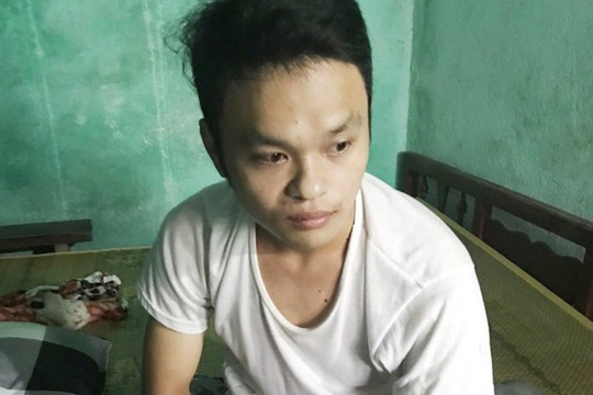 Quảng Nam: Bắt nam thanh niên đột nhập cửa hàng lấy trộm điện thoại bán được 42 triệu đồng