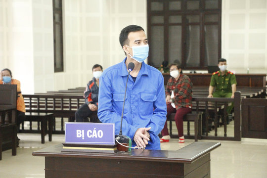 Can ngăn xích mích bất thành, dùng dao đâm bạn nhậu