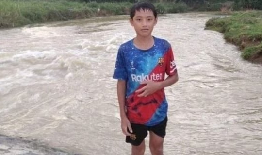 Nam sinh lớp 7  liều mình cứu bé gái đuối nước
