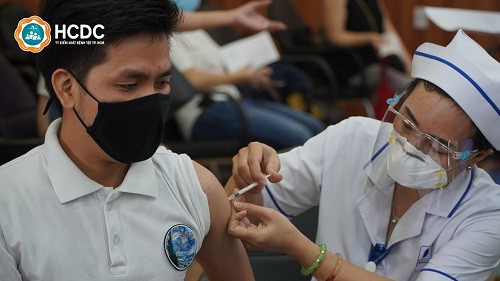 TPHCM: Rút ngắn thời gian tiêm 2 mũi vắc xin AstraZeneca xuống 6 tuần