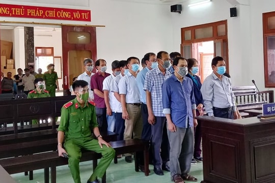 Tuyên án với 18 bị cáo trong vụ án lộ đề thi công chức ở Phú Yên