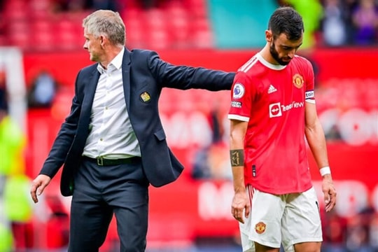 Bruno Fernandes gửi tâm thư tới NHM MU sau quả 11m thảm hại