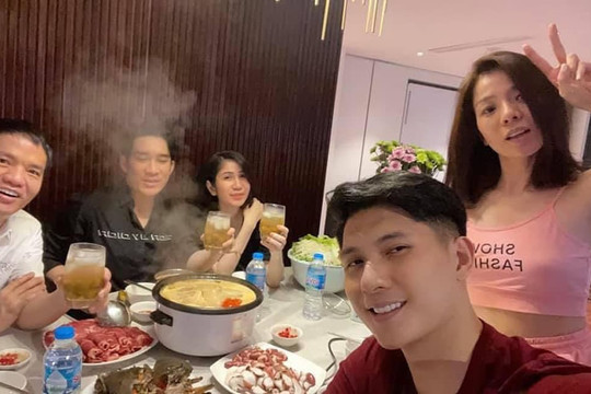 Lệ Quyên và tình trẻ Lâm Bảo Châu vui vẻ làm tiệc kỷ niệm cùng Quang Hà, mặt mộc của nữ ca sĩ gây chú ý