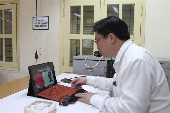 Thứ trưởng Nguyễn Hữu Độ kiểm tra công tác dạy học tại Hà Nội