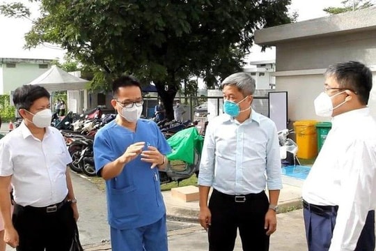 Thứ trưởng Nguyễn Trường Sơn: Ngành y tế vẫn nặng gánh sau khi TP.HCM hết giãn cách