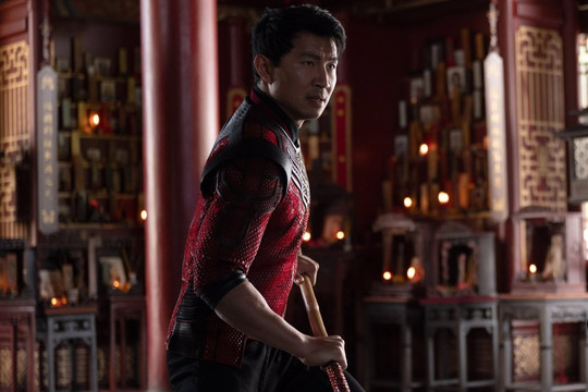 "Shang-Chi" vượt "Black Widow" trở thành phim ăn khách nhất Bắc Mỹ trong mùa dịch