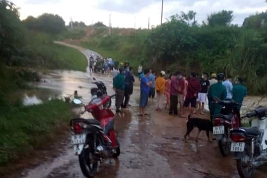 Đi qua đập tràn lúc mưa to, người đàn ông bị cuốn trôi