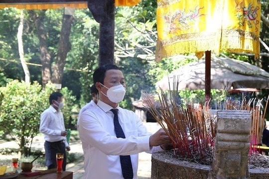 Dâng hương tưởng niệm 588 năm ngày mất Vua Lê Thái Tổ