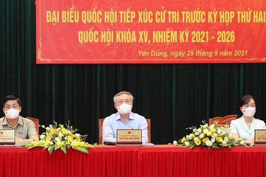 Uỷ Viên Bộ Chính trị, Chánh án TANDTC cùng Đoàn ĐBQH tiếp xúc cử tri tại Bắc Giang