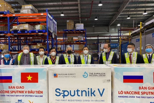Việt Nam tiếp nhận lô vắc xin Sputnik V đầu tiên 