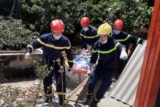 Bị điện giật tử vong khi đang thi công mái tôn