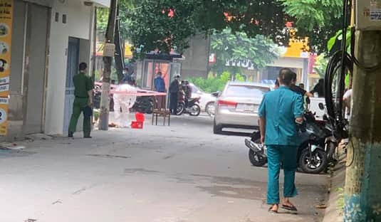 Cô gái rơi từ tầng cao tòa nhà văn phòng xuống đất tử vong