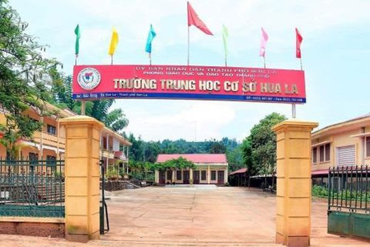 Kỷ luật cô giáo để lộ ảnh nóng khi tập huấn trực tuyến
