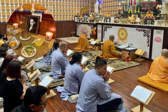 Vợ cũ Bằng Kiều cùng gia đình tổ chức lễ cầu siêu cho Phi Nhung tại Mỹ