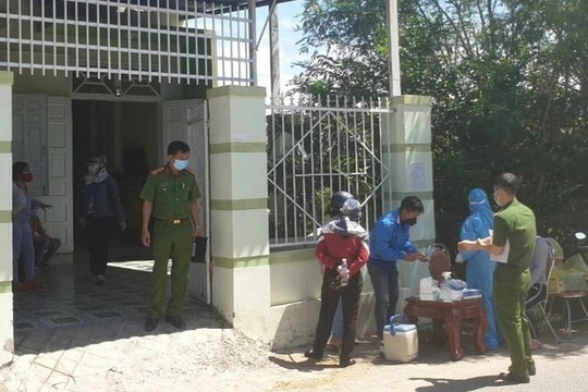 Phát hiện 3 mẹ con tử vong trong tư thế treo cổ tại nhà riêng