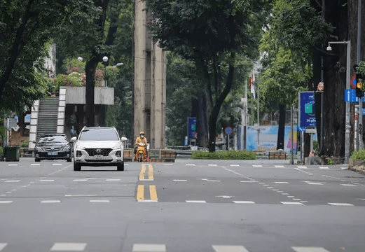 TP.HCM: Gỡ bỏ một số rào chắn trên các tuyến đường