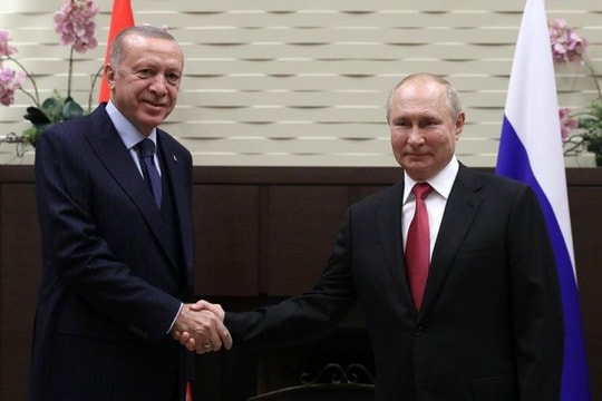 Tổng thống Putin khuyên Tổng thống Thổ Nhĩ Kỳ tiêm liều tăng cường bằng vaccine Sputnik V