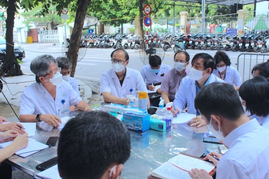 Xác định 2 vùng đỏ Covid-19 tại Bệnh viện Việt Đức