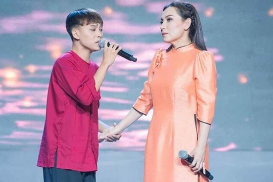 Lặng người nghe lại Hồ Văn Cường song ca 'Đêm mưa nhớ mẹ' cùng cố ca sĩ Phi Nhung