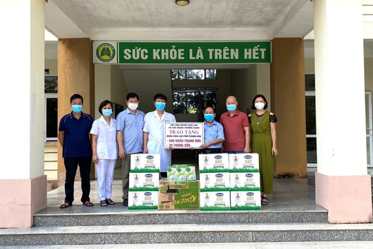 Thăm, tặng quà lực lượng y tế Bệnh viện điều trị Covid số 1 tỉnh Thanh Hoá