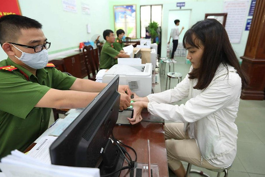 Từ 4-10, TP.HCM trở lại làm căn cước công dân gắn chip