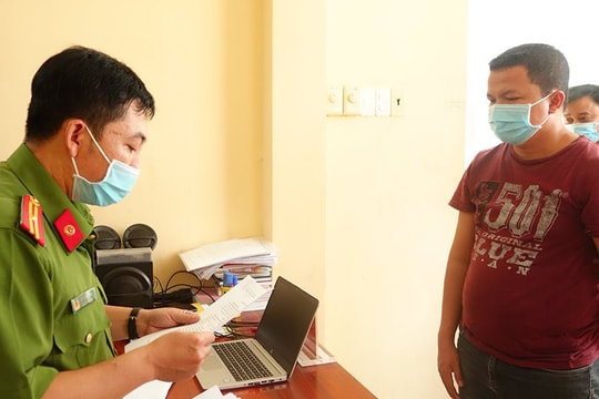 Khởi tố đối tượng lừa đảo gần 1 tỷ đồng để đánh bạc online