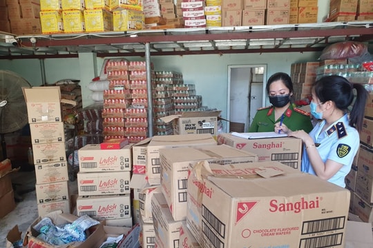 Thu giữ 2,5 tấn bánh kẹo, thực phẩm hết hạn sử dụng