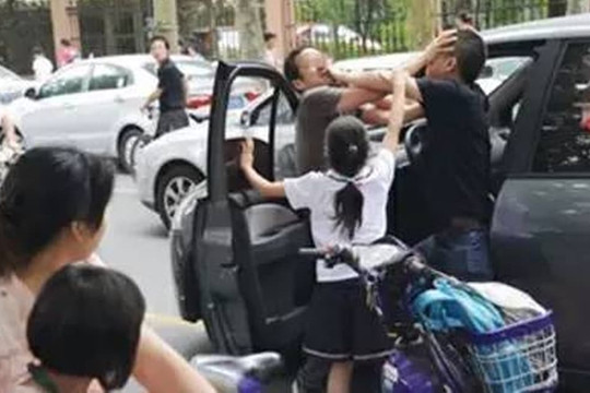 So với đánh đập và la mắng, 3 điều này khiến con bạn tổn thương nhất. Đừng bỏ qua, không quá muộn để thay đổi