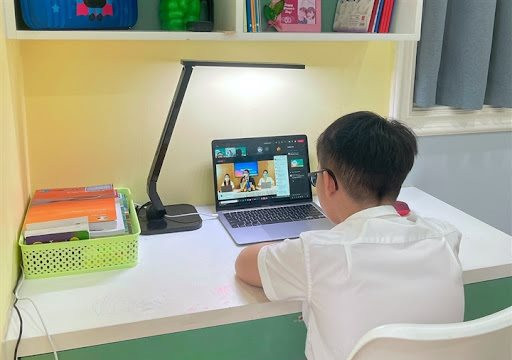 Chính phủ yêu cầu nghiên cứu việc chi 3.500 tỷ đồng hỗ trợ học sinh mua máy tính học online