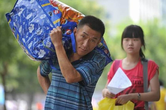 3 kiểu 'tằn tiện' của cha mẹ đang làm hỏng khuôn mẫu của con cái, hãy thôi tự mãn!