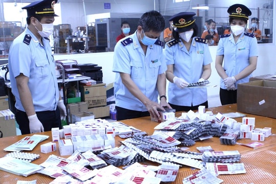 Thu giữ 17.000 viên thuốc điều trị Covid-19, ung thư nhập lậu