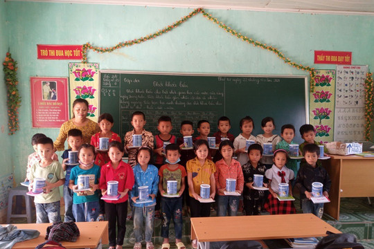1000 bộ dụng cụ học tập với tổng trị giá 4 tỷ đồng được dành tặng đến học sinh nghèo