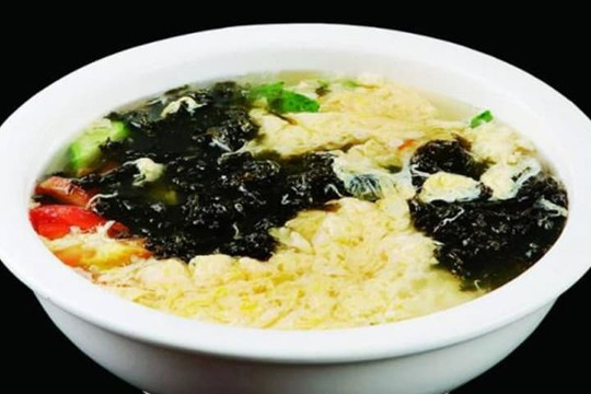 Để làm món canh rong biển trứng, cho rong biển hay trứng vào trước? Đầu bếp tiết lộ bí quyết nhìn thôi đã thấy ngon rồi