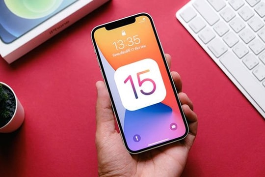 Apple chặn người dùng iOS 15 hạ cấp về iOS 14