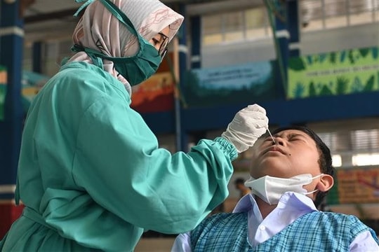Tin vắn thế giới ngày 7/10: Indonesia dự báo đại dịch COVID-19 sẽ kéo dài 5-10 năm