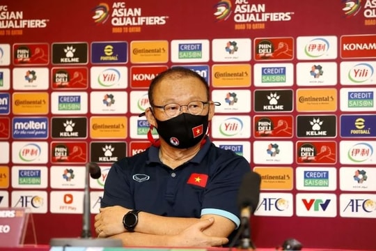 HLV Park Hang Seo: 'Chịu nhiều áp lực nhưng đội tuyển Việt Nam sẽ tìm cách khắc chế Trung Quốc'
