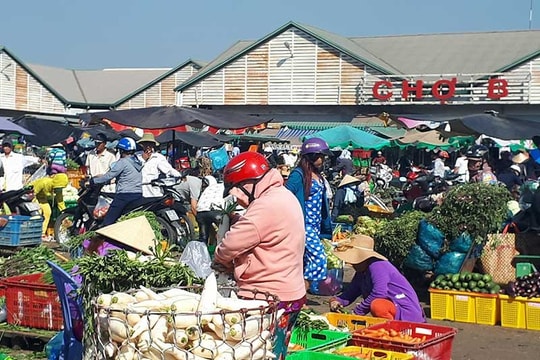 Hơn 30 chợ truyền thống tại TP.HCM hoạt động trở lại