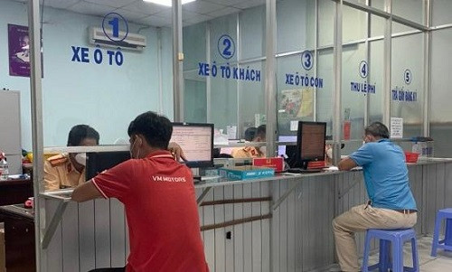 CSGT TPHCM tiếp nhận thủ tục đăng ký xe kể cả thứ 7, chủ nhật