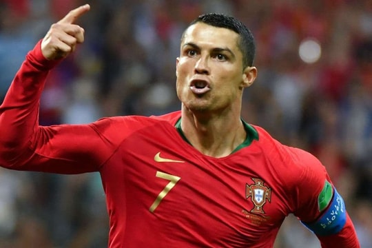 Ronaldo thiết lập kỉ lục vô tiền khoáng hậu
