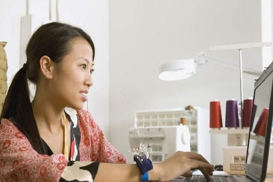 Người phụ nữ 27 tuổi uống sữa trước khi đi ngủ, bị ung thư tuyến giáp, chết sau 3 lần hóa trị, bác sĩ: sự thiếu hiểu biết đã hại cô ấy