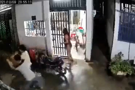 Cả xóm vây bắt đối tượng lao vào nhà dân, đâm 2 vợ chồng tử vong