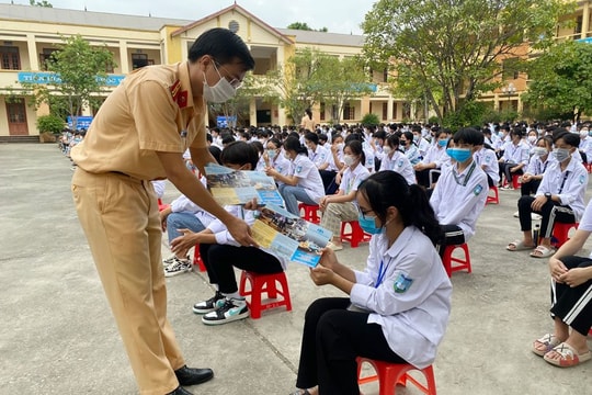 Thái Nguyên: Tuyên truyền về an toàn giao thông tại trường THPT Điềm Thụy