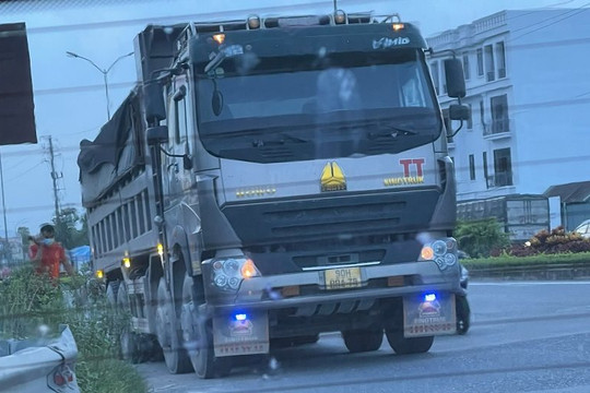 “Xe vua” 5678 Thanh Tùng quá tải vẫn chạy thông tuyến Hà Nam – Hưng Yên