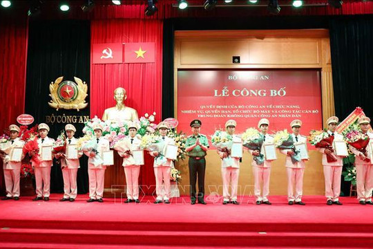 Ra mắt Trung đoàn Không quân Công an nhân dân