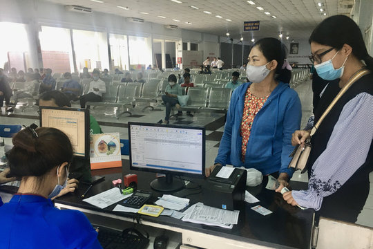 Ngày đầu hoạt động lại, tàu khách Bắc Nam gần kín chỗ