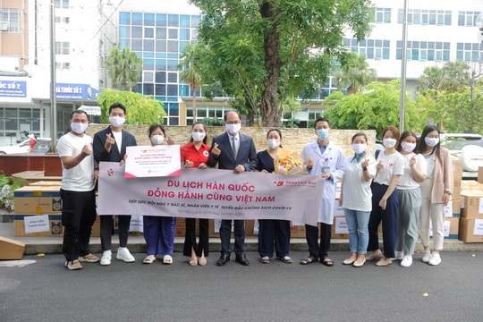 Tổng cục Du lịch Hàn Quốc tiếp sức lực lượng tuyến đầu chống dịch ở Việt Nam