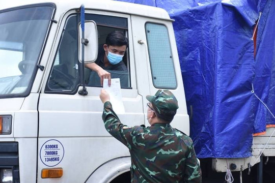 Vận tải hàng hoá liên tỉnh hoạt động trở lại, hàng quán mở cửa đảm bảo quy định