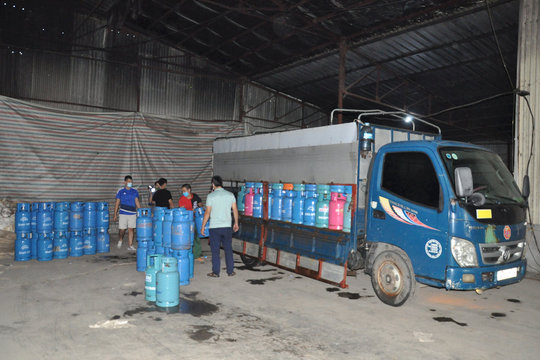 Phát hiện cơ sở sang chiết trái phép hàng trăm tấn gas
