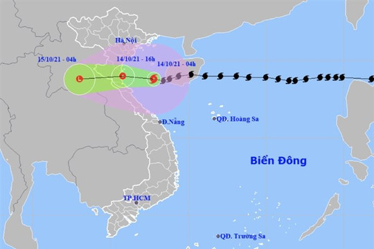 Bão số 8 cách Hà Tĩnh 240km, suy yếu trước khi đổ bộ đất liền