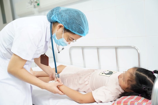 Nhập viện trễ vì sốt xuất huyết, nhiều trẻ nguy kịch
